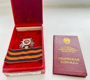 Хаби Халиуллиннің ордені мен кітапшасы