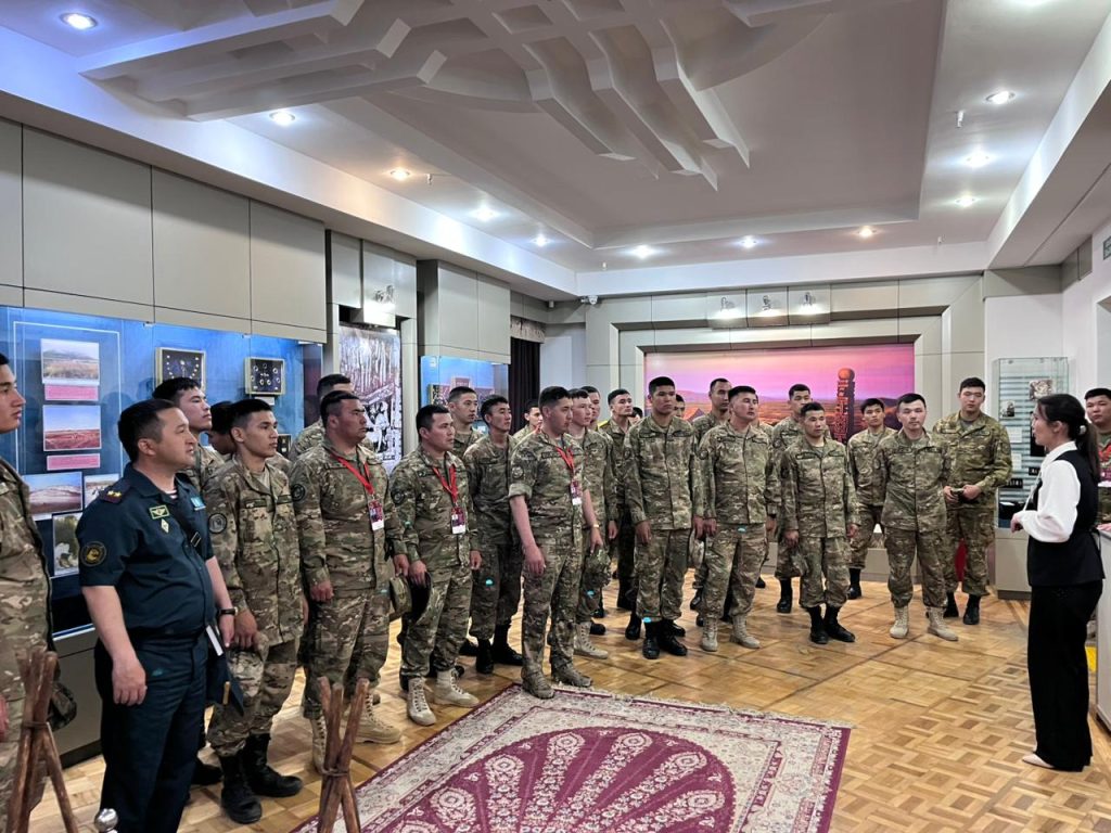 Военнослужащие Национальной гвардии посетили музей