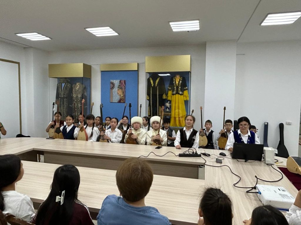 Бөрлі музейінде Ұлттық домбыра күніне орай дәріс өтті